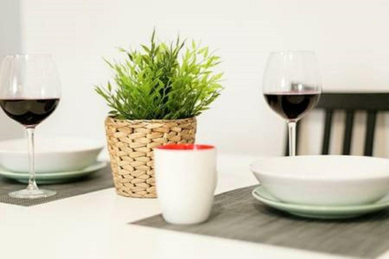 Family Apartment Patio&Swimming Pool In Center มาลากา ภายนอก รูปภาพ